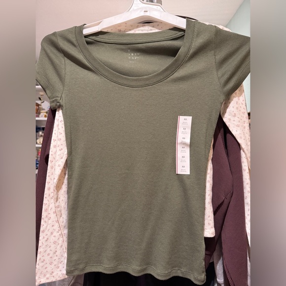 2 XS Tops - Picture 2 of 6